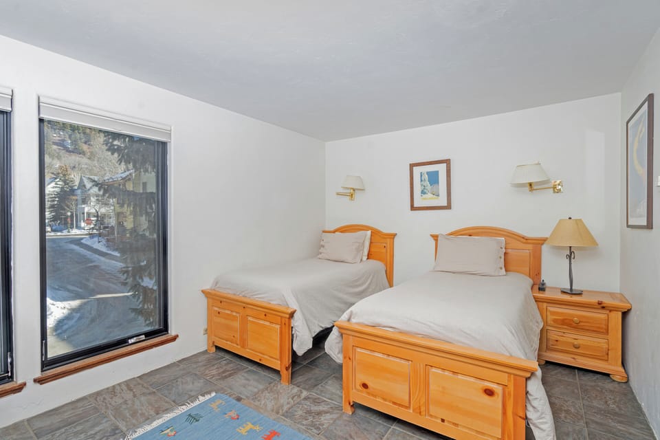 The 2nd bedroom is convertible twins that can convert into one king upon request.