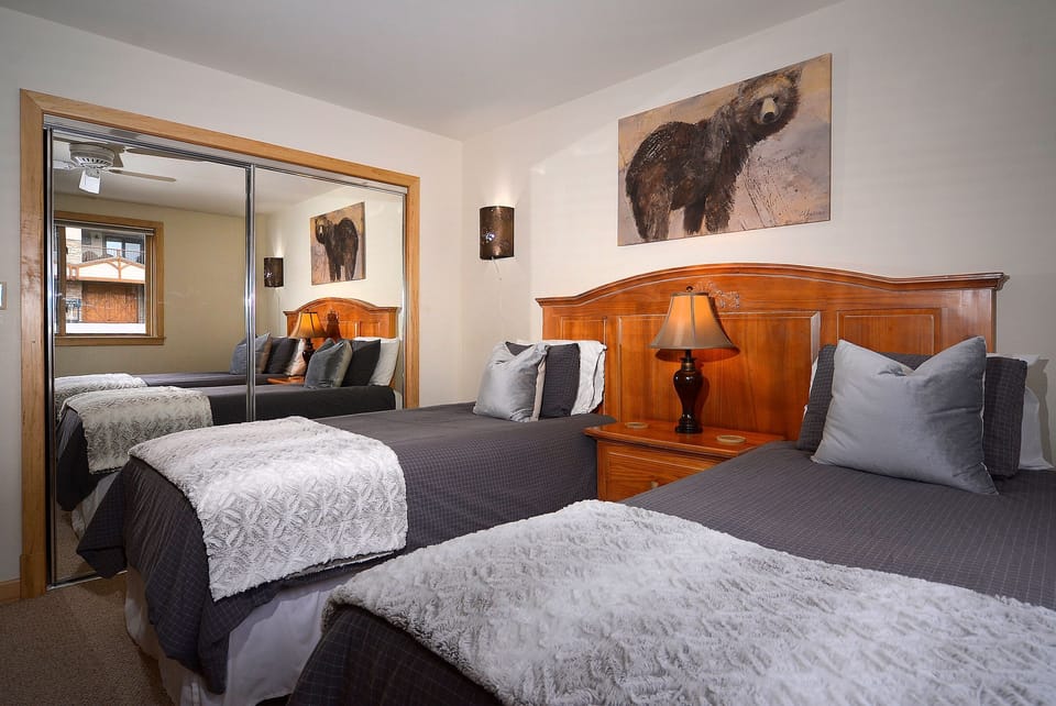 2nd floor guest room 3, twin beds