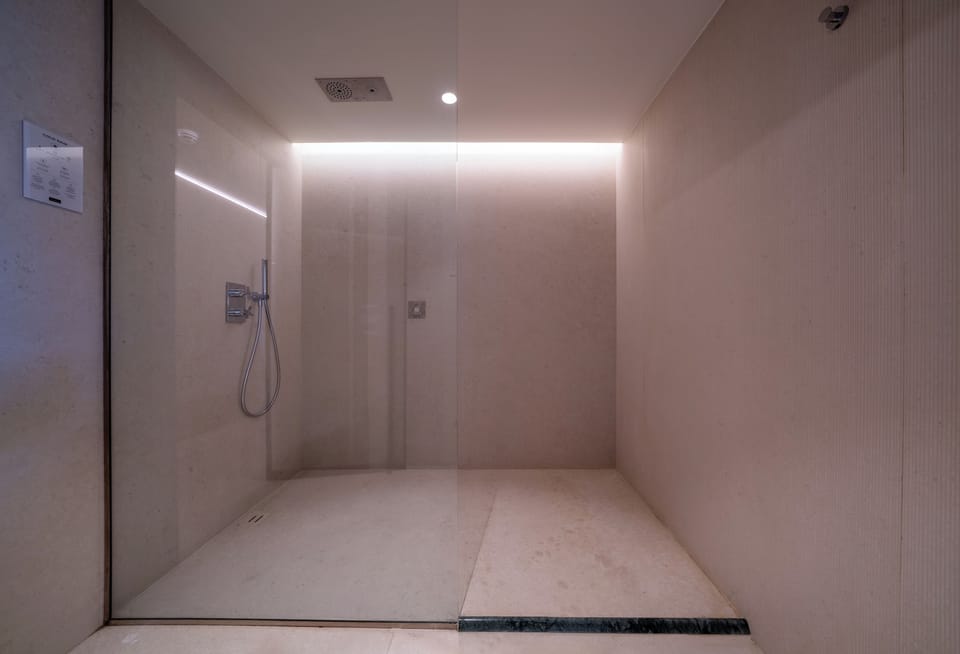 Sauna, hot tub, Turkish bath, body treatments, facials