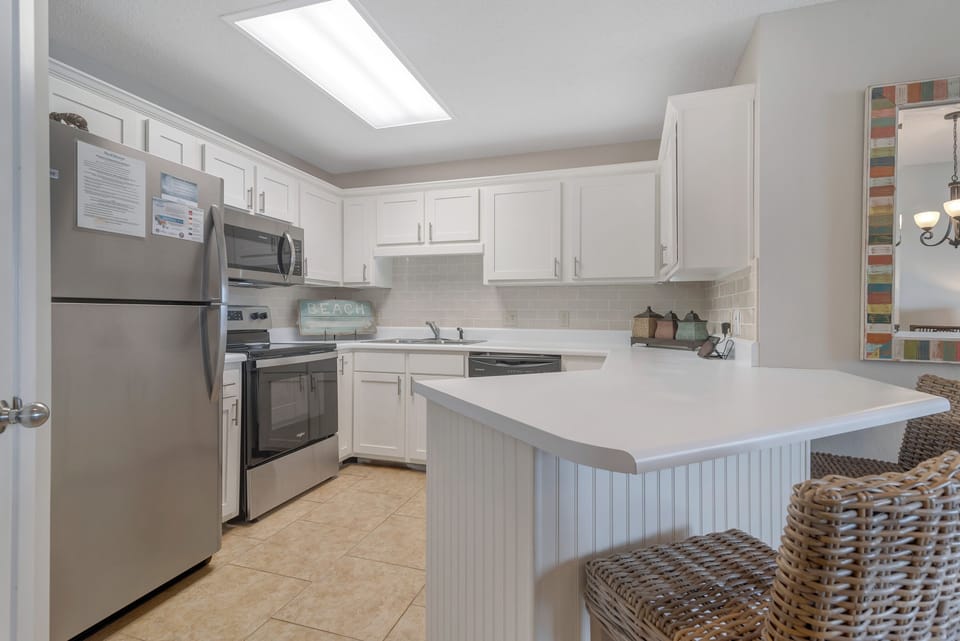 Full Size Kitchen complete with a Breakfast Bar