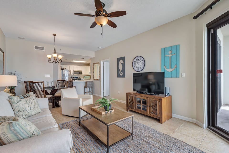 Spacious and Inviting Living and Dining Areas with Comfortable Seating