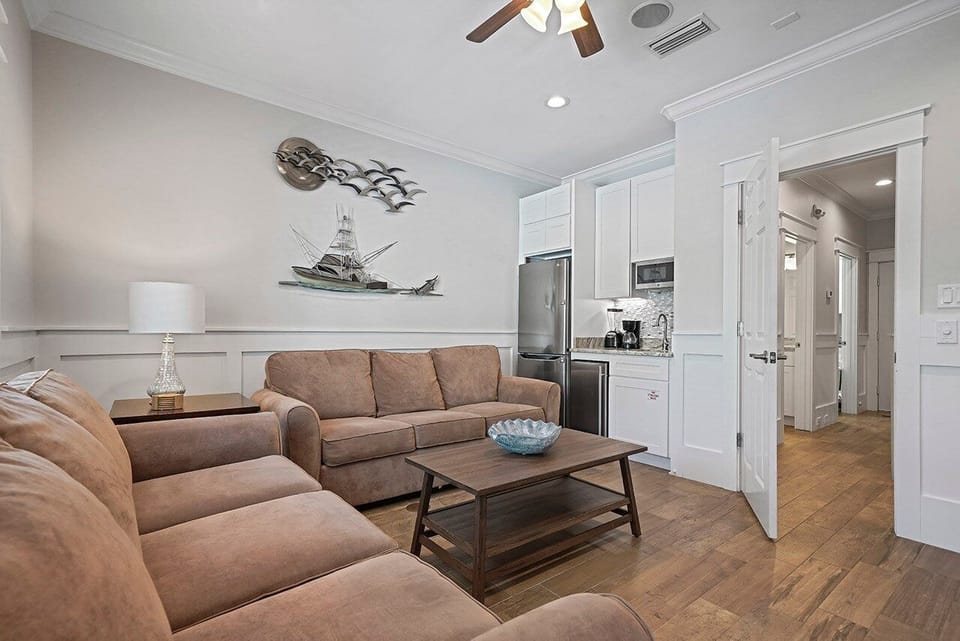 Costa del Mar - Destiny by the Sea - Seating Area & Kitchen