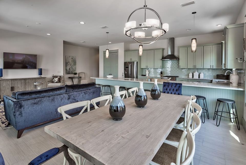 Luna Plata - Destin - Kitchen, Living Room & Dining Room