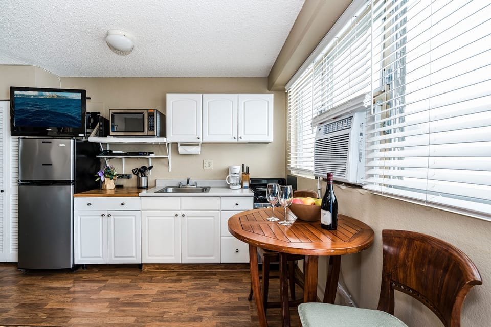 Dining Table with Bar Chairs