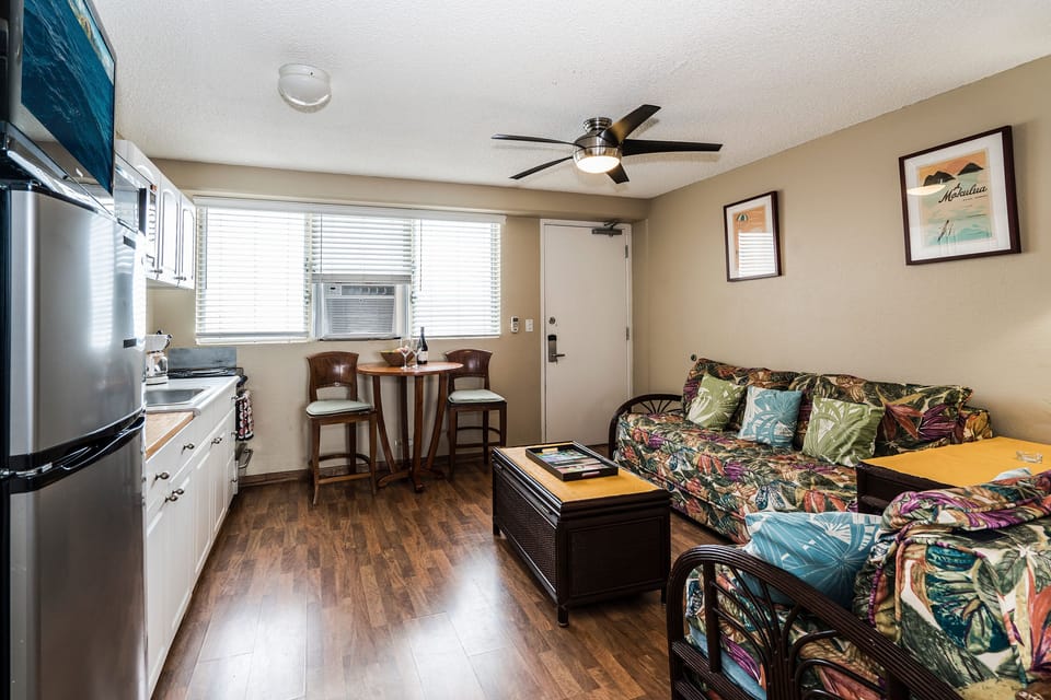 Window A/C and Comfortable Seating