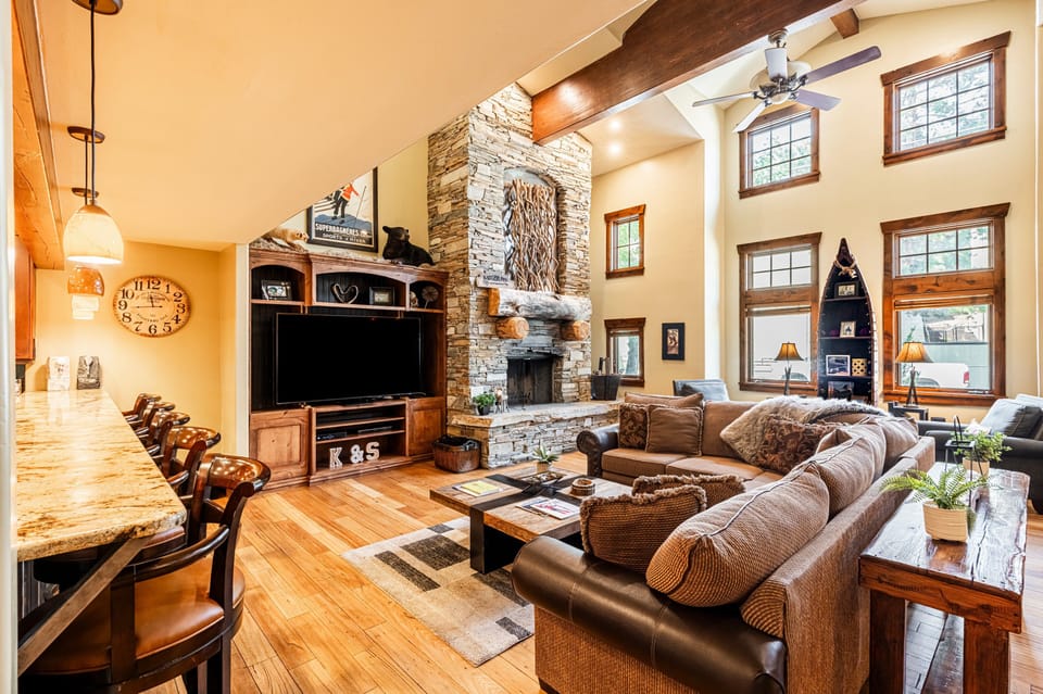 Great Room Living Area - Fireplace, Vaulted Ceilings, Smart TV