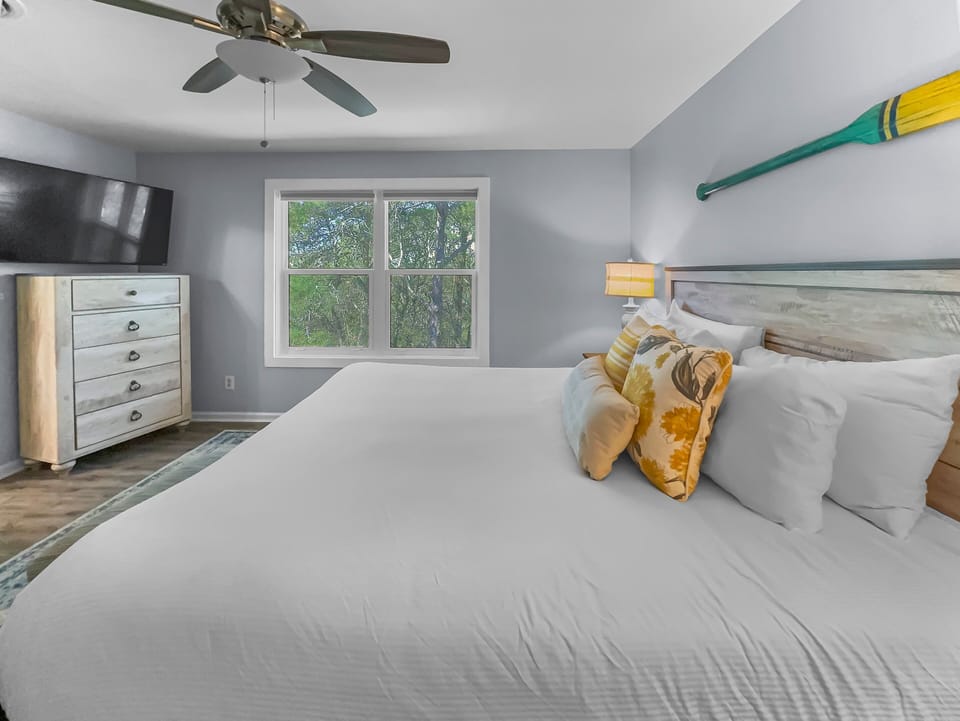 2nd Floor | Master King Ensuite | Sleeps 2