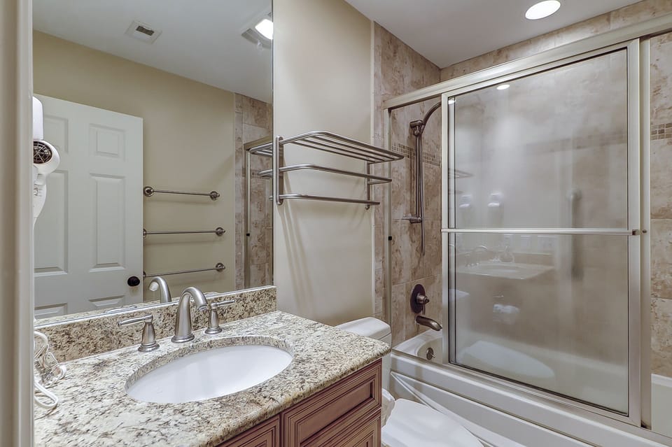 King Suite Full Bathroom