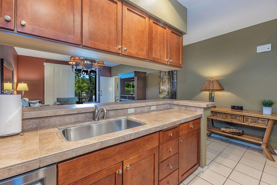 Open kitchen layout that keeps everyone connected