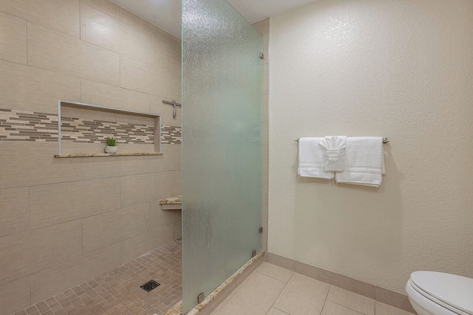 Relax in the modern walk-in shower