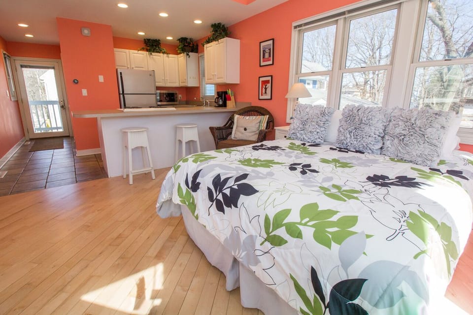 Main Level | Bedroom | Queen