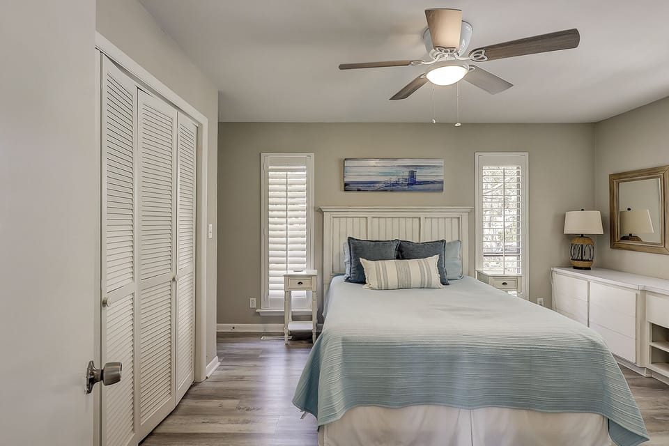 2nd Floor Queen Bedroom