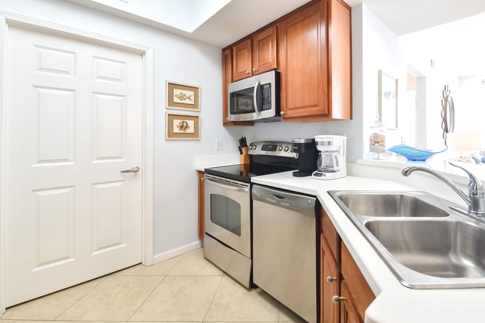 Silver Beach Towers West 1202 - Kitchen