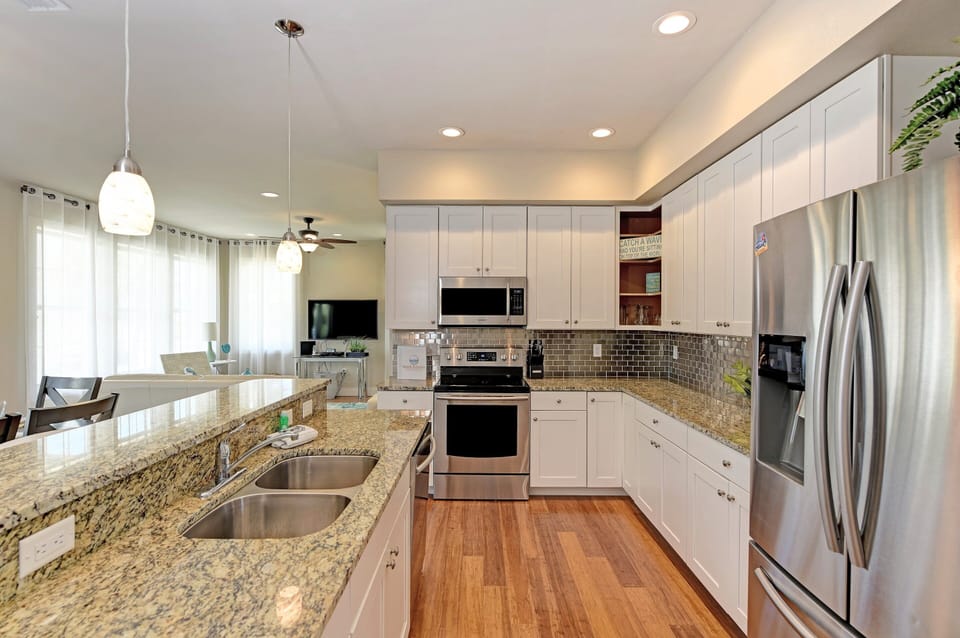 Plenty of counter and cabinet space
