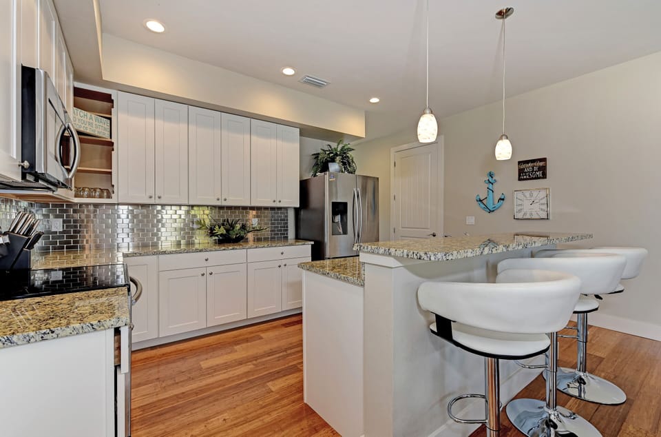 Kitchen island offers additional 4 seats