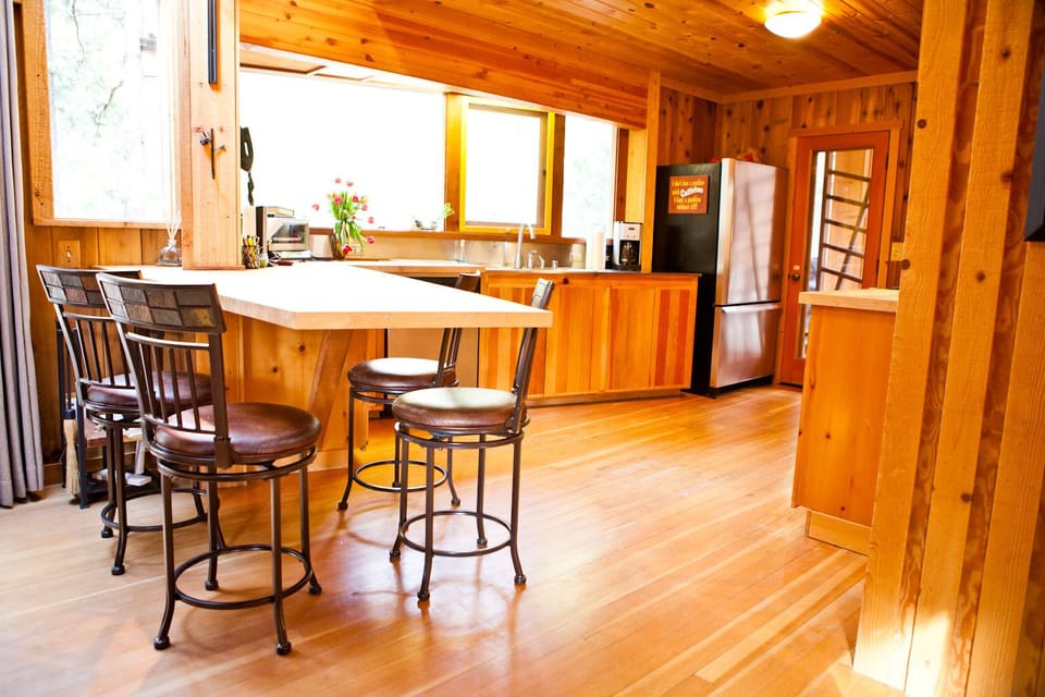 Breakfast nook perfect for morning coffee - Breakfast nook is perfect for morning coffee