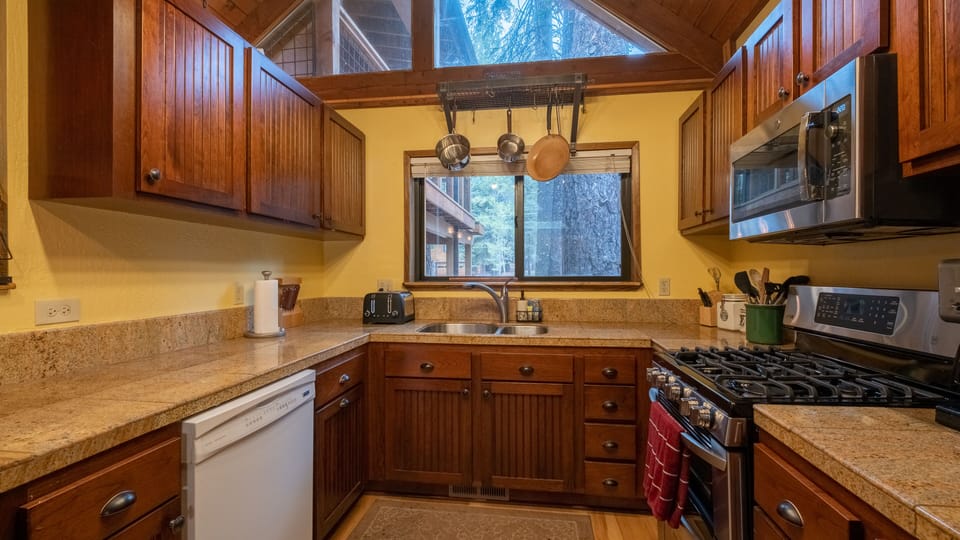Kitchen: Tahoe Donner Vacation Lodge