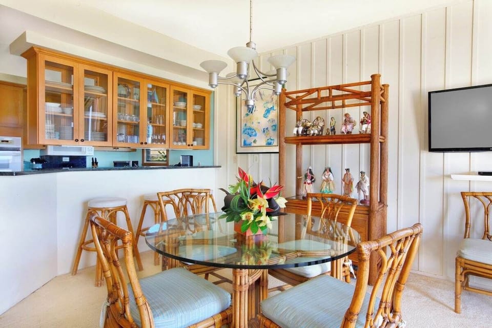 Dining Area - Manualoha 305