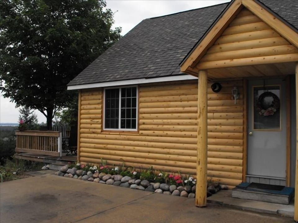 CHALET with SUNSETS from a HOT TUB, private acreage, and a DOCKED PONTOON rental