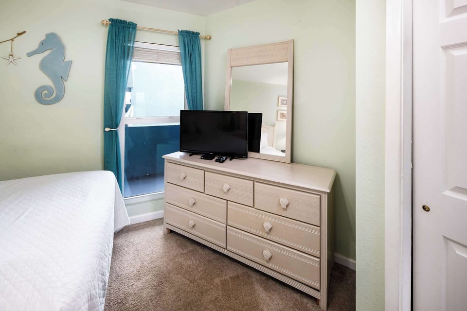 Second bedroom with TV