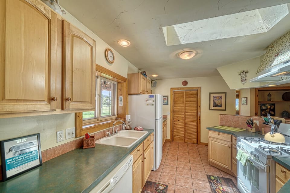Fully stocked kitchen for hosting