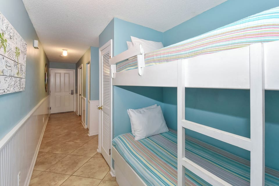 Summerspell 309 - Built-In Bunk Bed