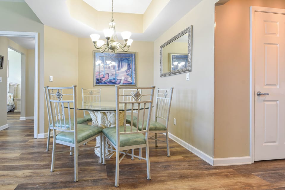 Silver Beach Towers East 1502 - Dining Area