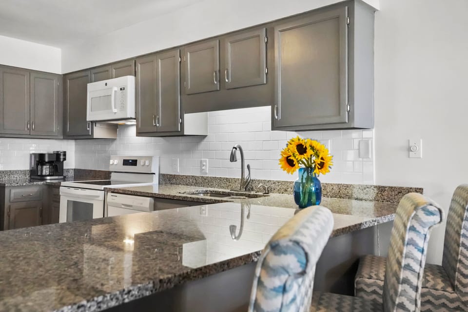 Kitchen Granite Countertops with Seating for 3