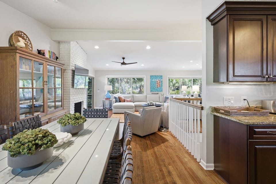 12 Surf Scoter - Dining Area