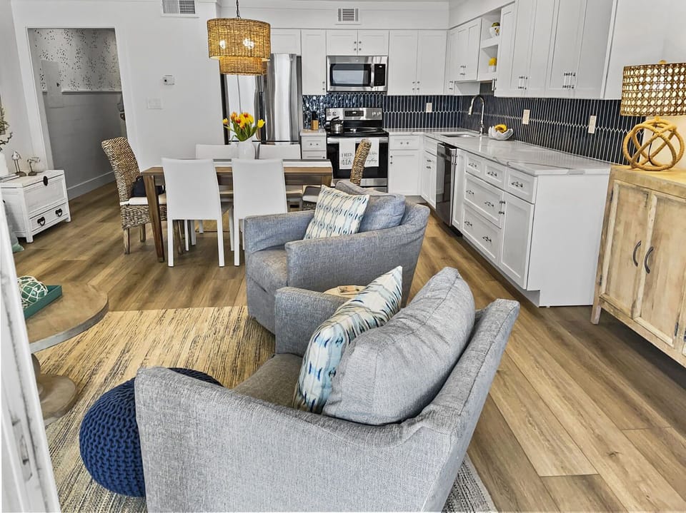 Endless Waves 208 | Dinning & Living Area