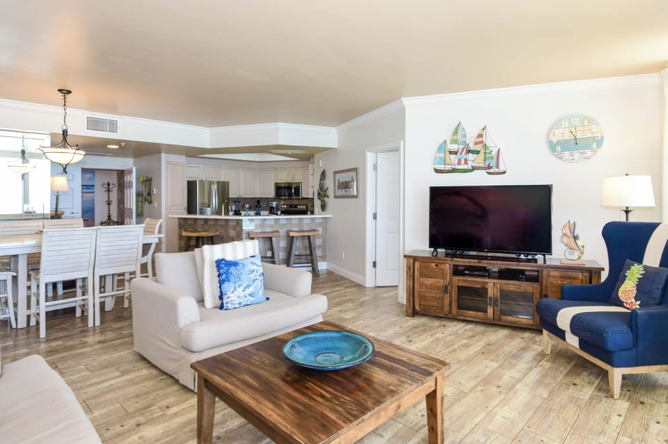 Silver Shells St. Maarten 1402 - Living Area with Flat Screen TV