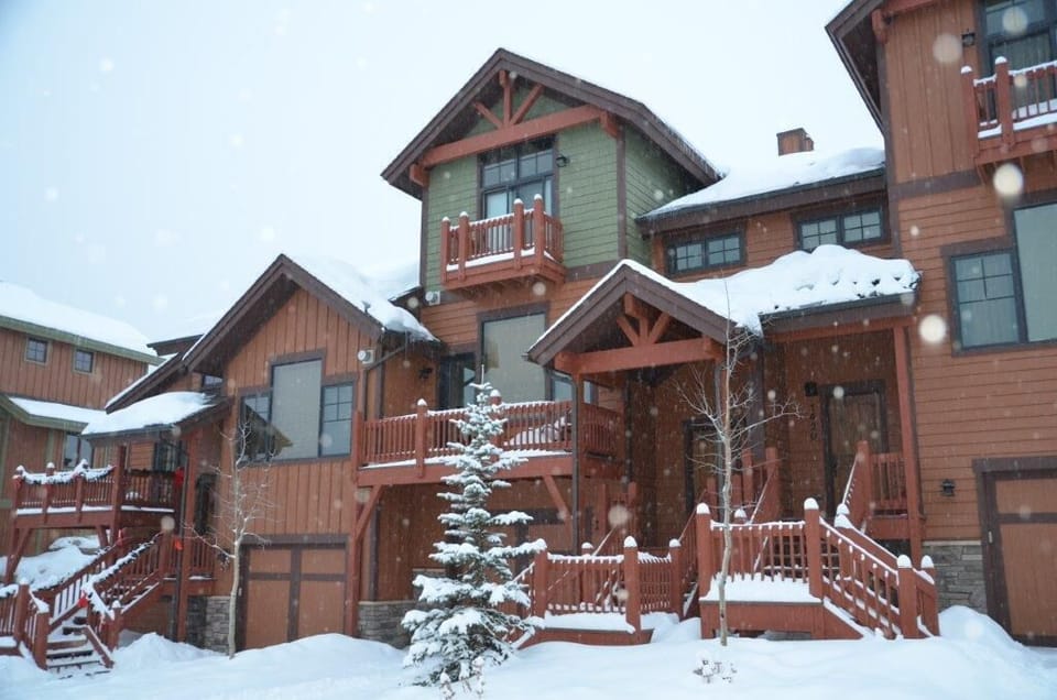 Welcome to Bear Crossing 1390