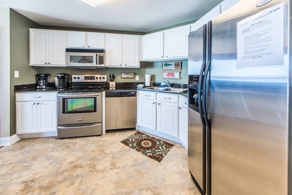 Spacious kitchen to whip up that feast!