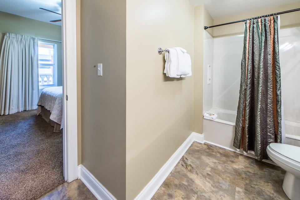 En Suite bath