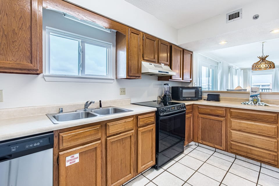 Kitchen with plenty of counter space