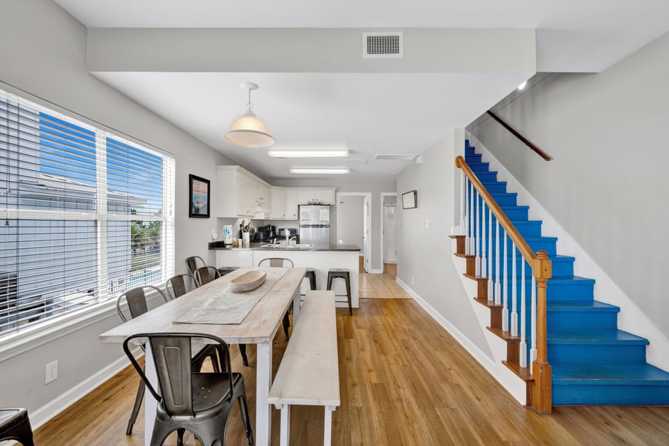 West - The spacious open-living concept easily accommodates ten guests