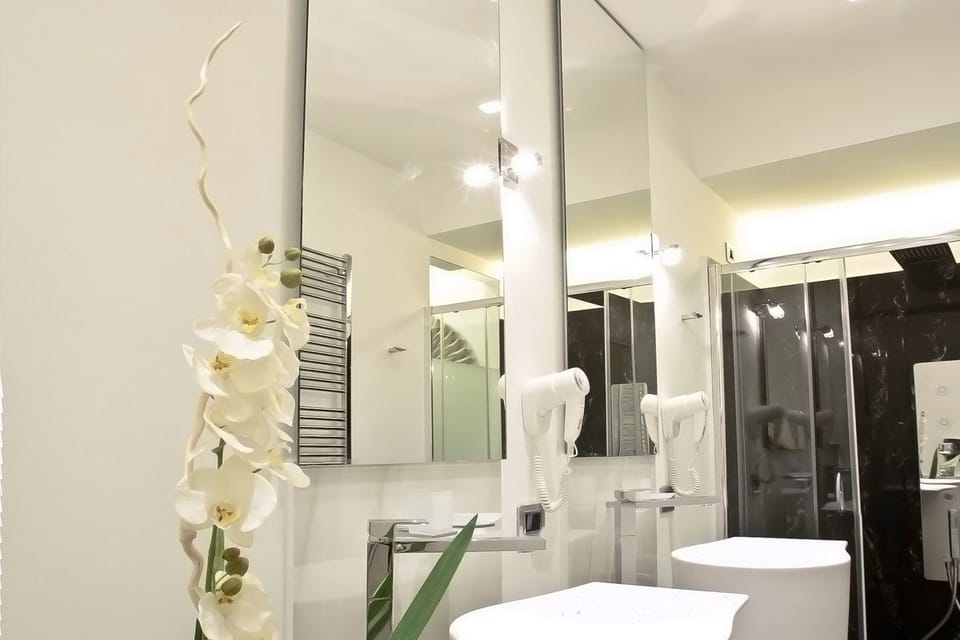 Shower, towels