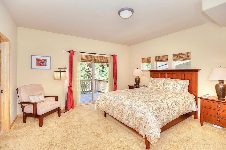 Bedroom 1, 1 Queen, Sleeps 2