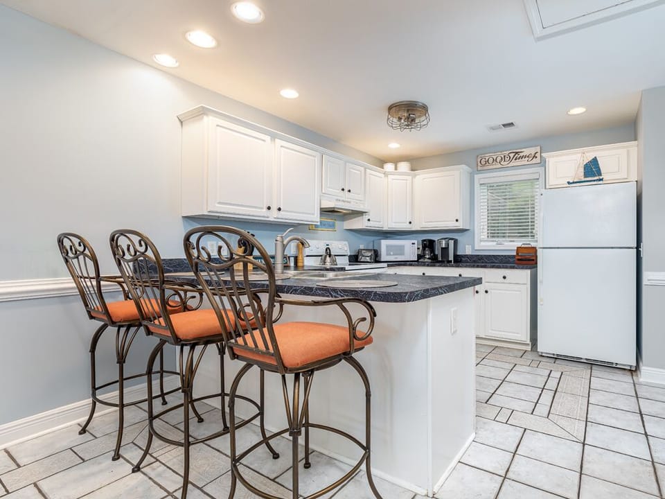 Breakfast Bar seating for 3