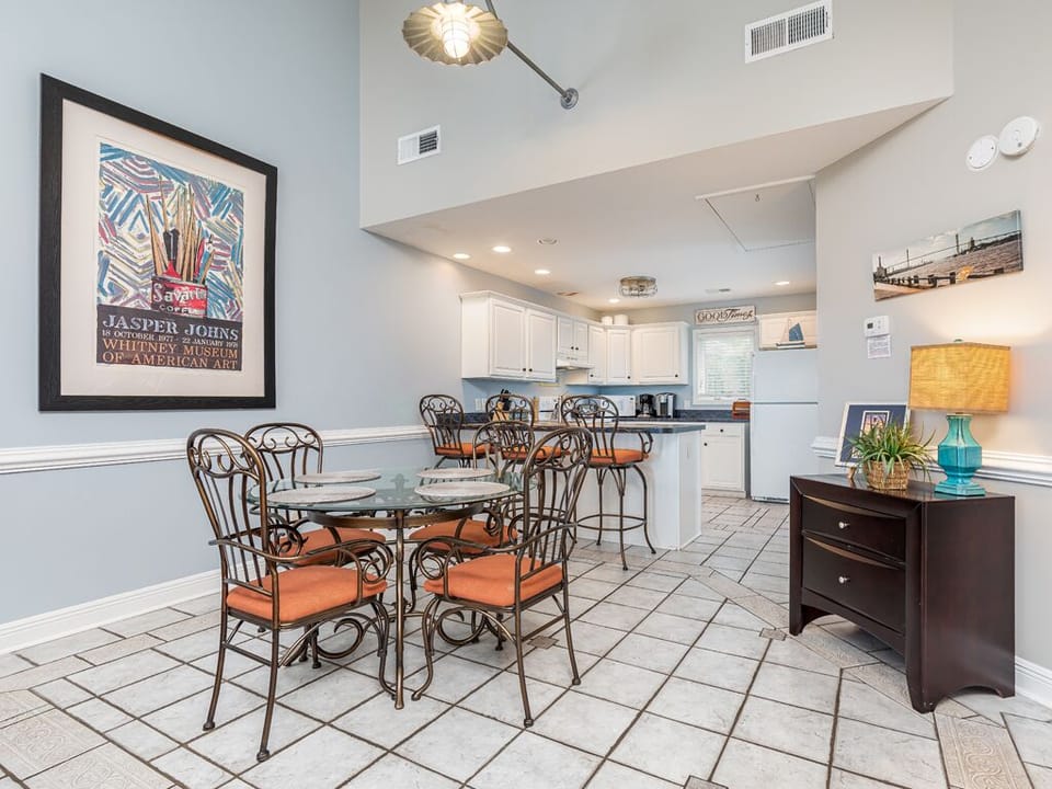 Dining area Seats 4