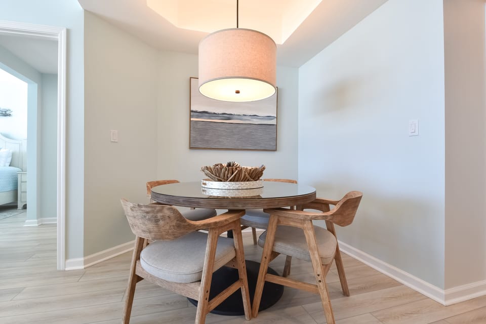 Silver Beach Towers W902 - Dining Area