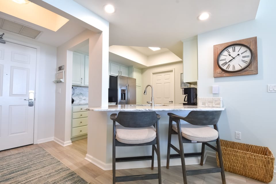 Silver Beach Towers W902 - Breakfast Bar