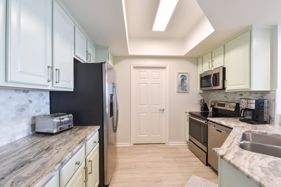 Silver Beach Towers W902 - Kitchen