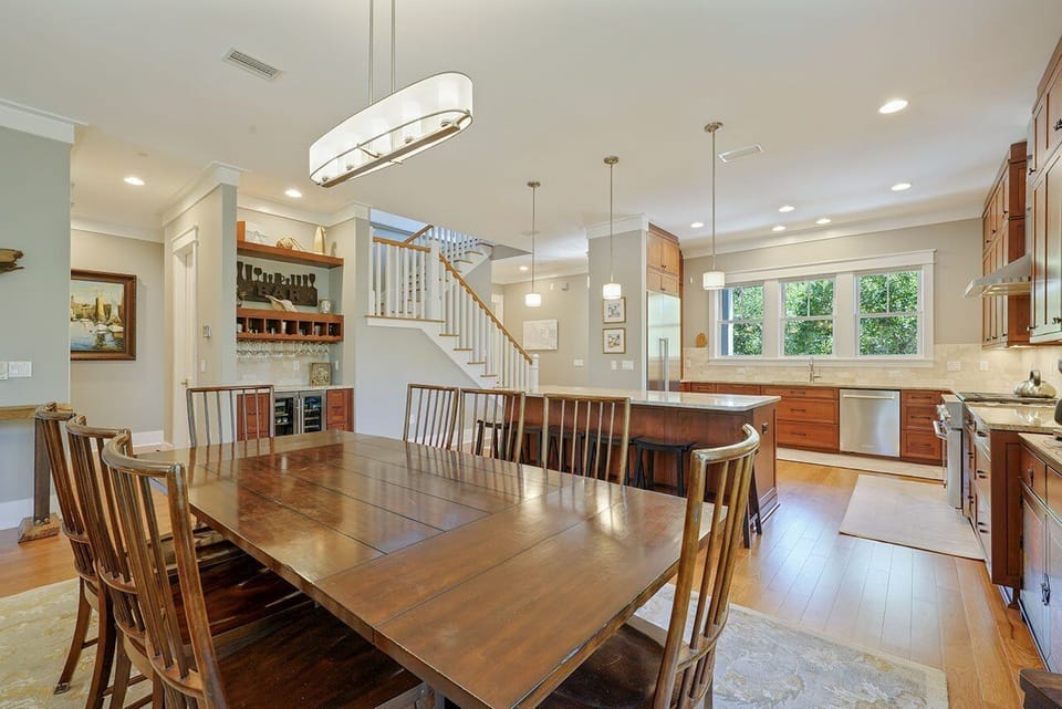 Gulf Dreams - Blue Mountain Beach - Dining Room & Kitchen