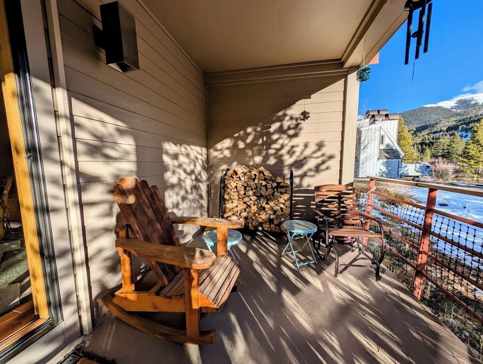 Enjoy the great outdoors on the balcony #winter