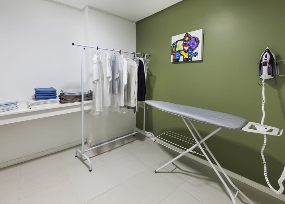 Iron/ironing board