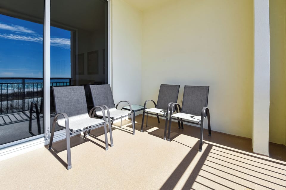 Bella Riva 106 - Balcony Seating