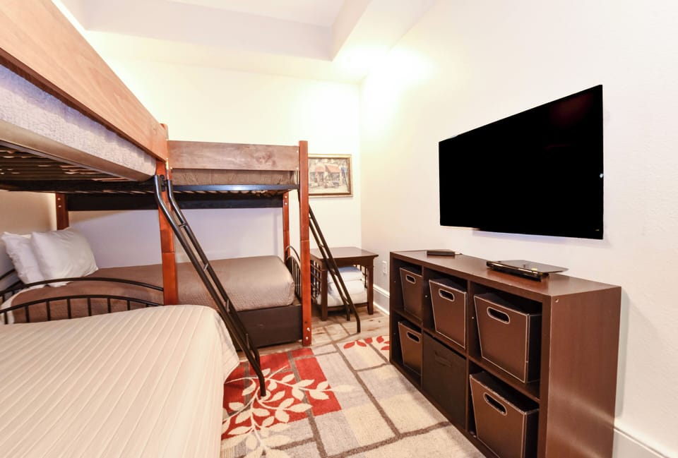 Bella Riva 106 - Guest Bedroom 3 with TV