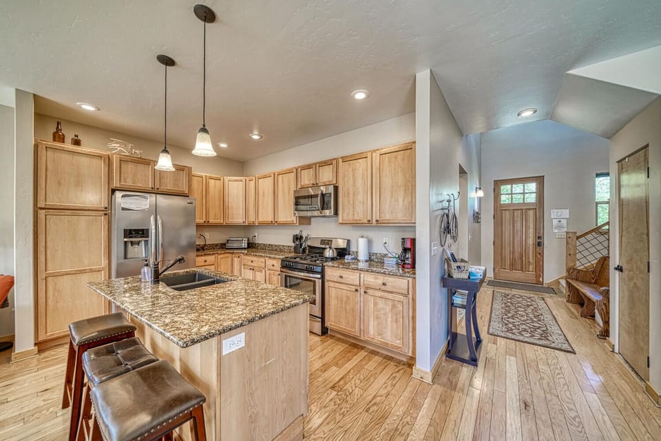 ~Full Size Kitchen
~Island Seating for 3
~New Appliances
~Microwave
~Oven and Range