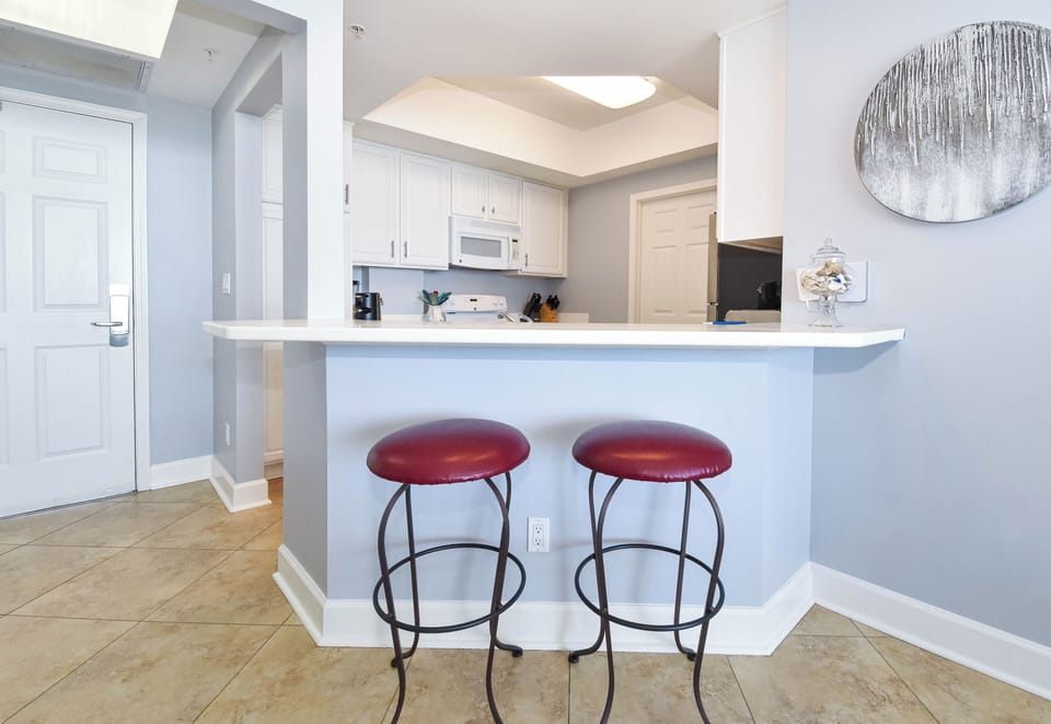 Silver Beach Towers East 702- Breakfast Bar Area